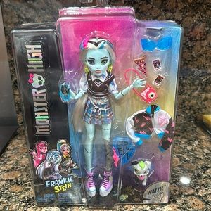 Monster High Frankie Stein  Doll Set NIB